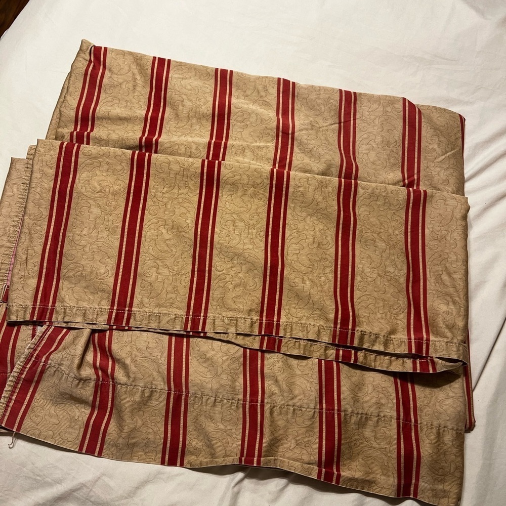 VINTAGE RALPH LAUREN BERTRAND
RED CAMEL SATEEN FLAT SHEET